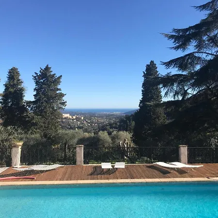 Lou Naouc Nyaraló Grasse